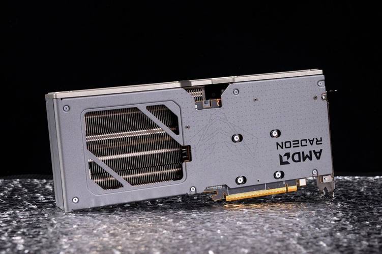 蓝宝石PURE 极地 RX 9060 XT OC 16G D6 vs 七彩虹iGame GeForce RTX 2080 Ti Vulcan 深度对比