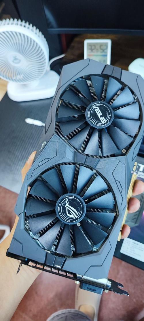 镭风HD6750 vs 华硕RX580 深度对比