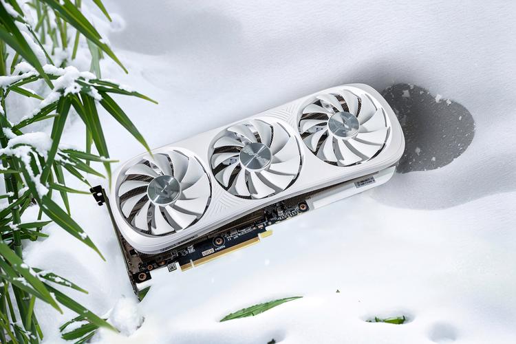 索泰RTX 4070Ti SUPER vs 昂达GT610 深度对比：从发烧旗舰到入门亮机卡的跨越