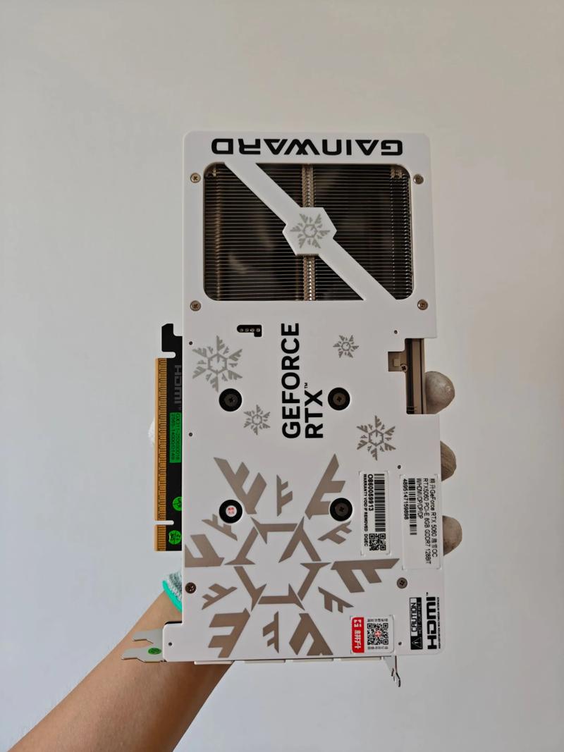 耕升RTX 5060 踏雪OC vs 耕升GT740 赵云版 2G 深度对比