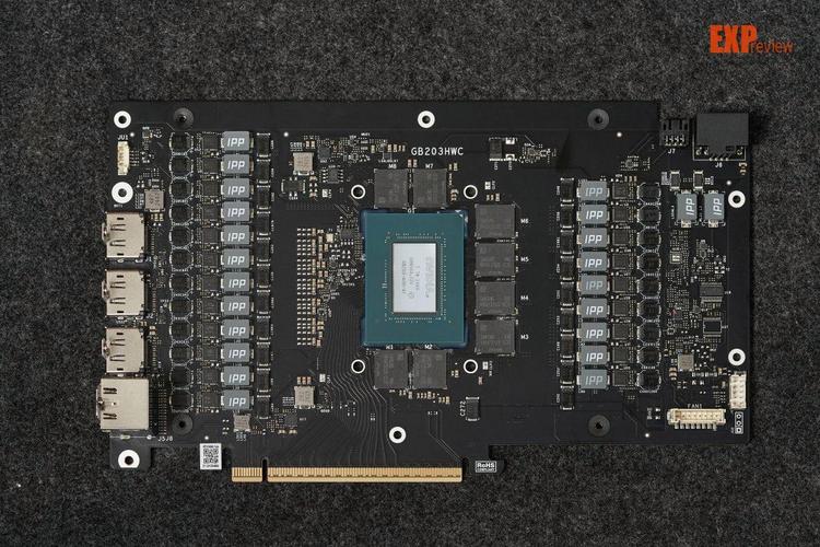 七彩虹iGame RTX 3090 Neptune OC vs 技嘉RTX 5080 WINDFORCE OC SFF 深度对比