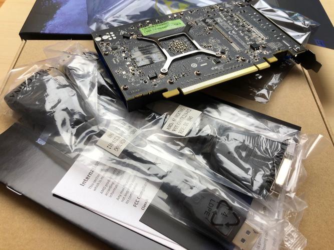 AMD Radeon Pro WX 5100 8GB vs 鸿基X系列-G210 极光版 深度对比