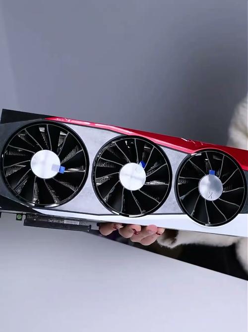 XFX讯景RX 9070海外版Pro黑 vs 七彩虹战斧RTX 4070豪华版 深度对比