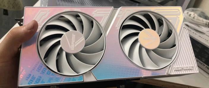 七彩虹RTX 4060 Ti vs 技嘉GT620 深度对比：从入门到中端的显卡进化
