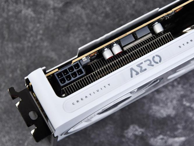 技嘉RTX 5060 AERO OC 8G vs 耕升GTX 750 飚版 深度对比