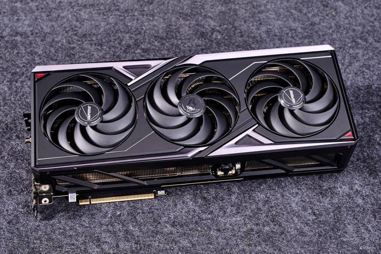 七彩虹iGame RTX 5080 Vulcan OC vs 华硕Matrix HD7970白金版 深度对比