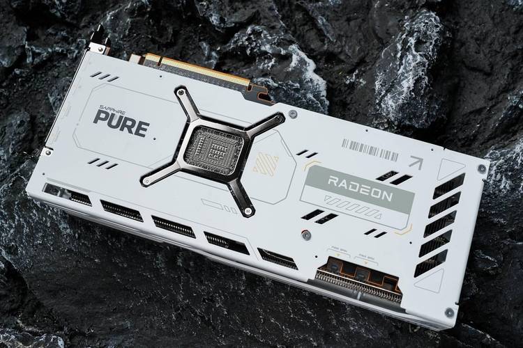 蓝宝石RX 7900 XT 20GB vs XFX HD 6870 1GB 深度对比：跨越世代的显卡对决