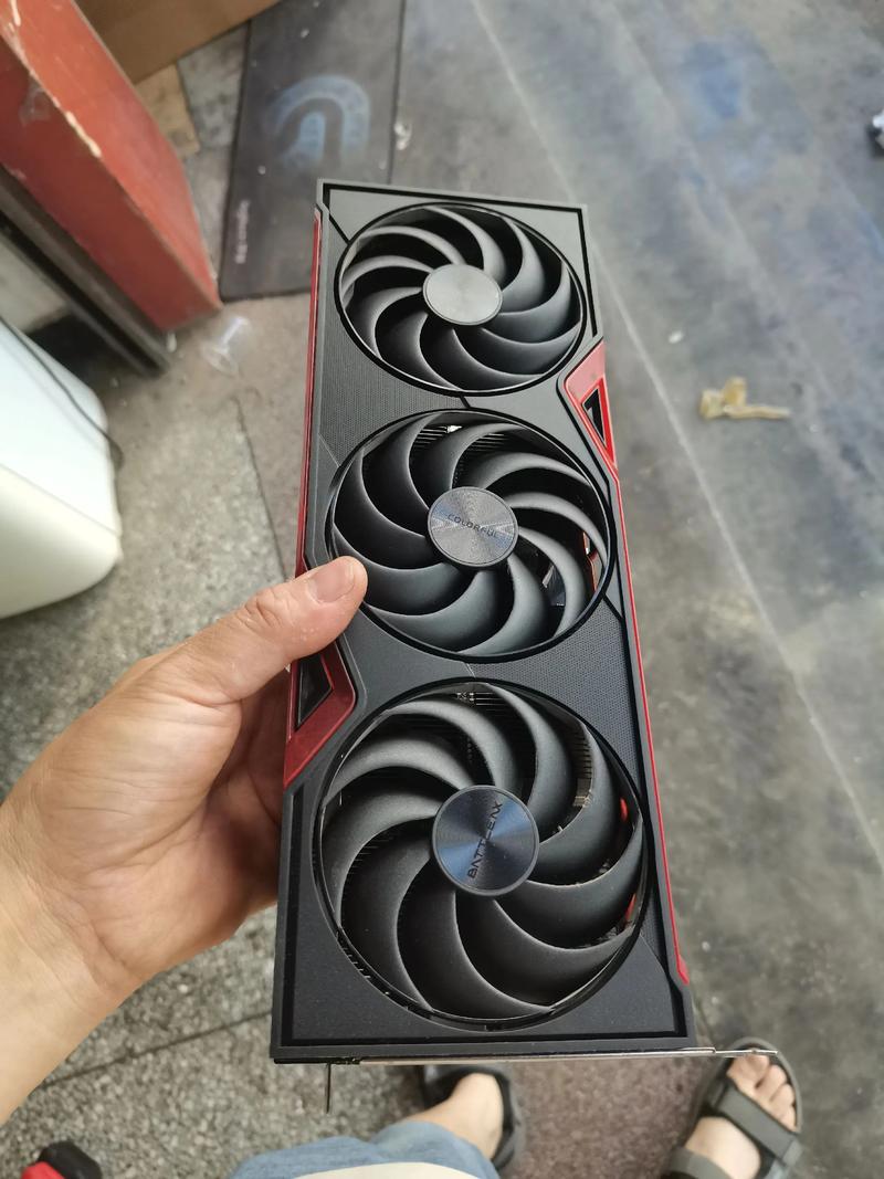 七彩虹战斧RTX 5070 Ti豪华版 vs 七彩虹GT630雷暴鲨深度对比