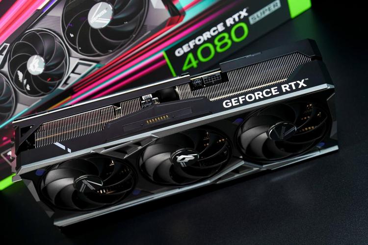 七彩虹iGame RTX 4080 SUPER龙年限定 vs 精影9600GT 深度对比：跨越时代的显卡对决