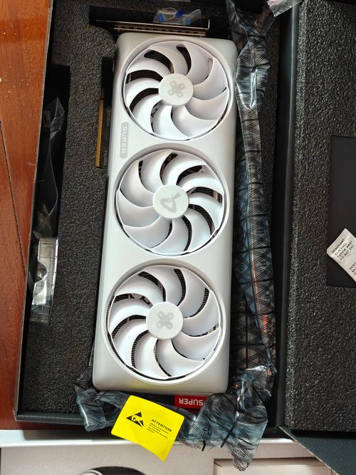 AX电竞叛客RTX 4070 X2W 12G vs 讯景RX 7900 XTX 24GB 凤凰涅槃深度对比