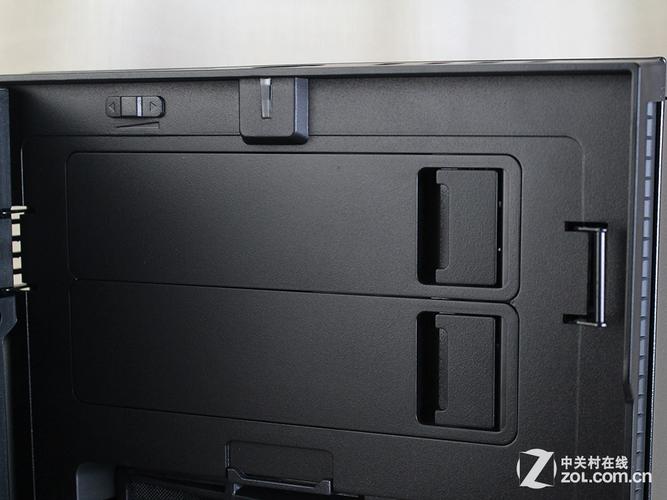 Fractal Define R5机箱内部仓位布局