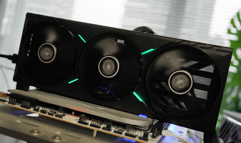 耕升RTX 2080Ti炫光 vs 影驰GTS450虎将D5 深度对比