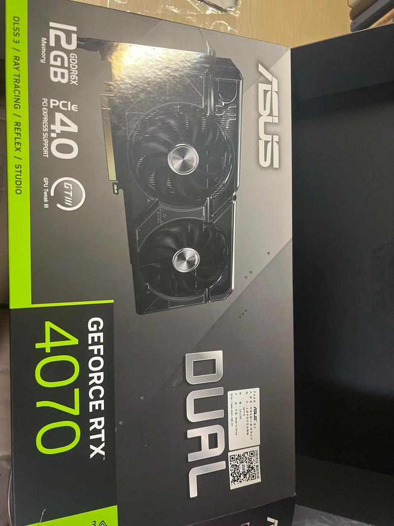 华硕RTX 4070 vs 小妖G GTX650 深度对比：跨越十年的显卡对决