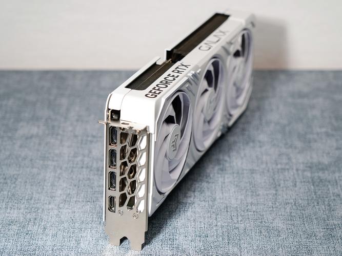 NVIDIA Quadro T1000 vs 影驰GeForce RTX 5060 Ti 金属大师白金版MAX OC 深度对比