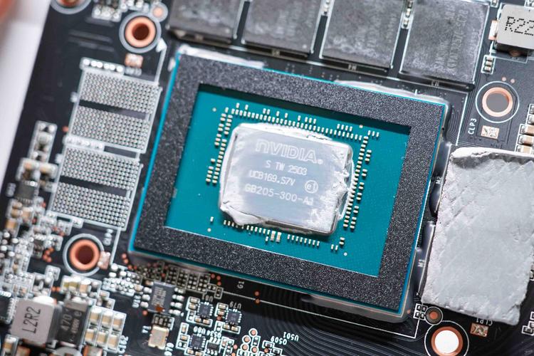 万丽RTX 5070 Ti vs 铭瑄R7 240 深度对比：发烧旗舰与入门经典的对决