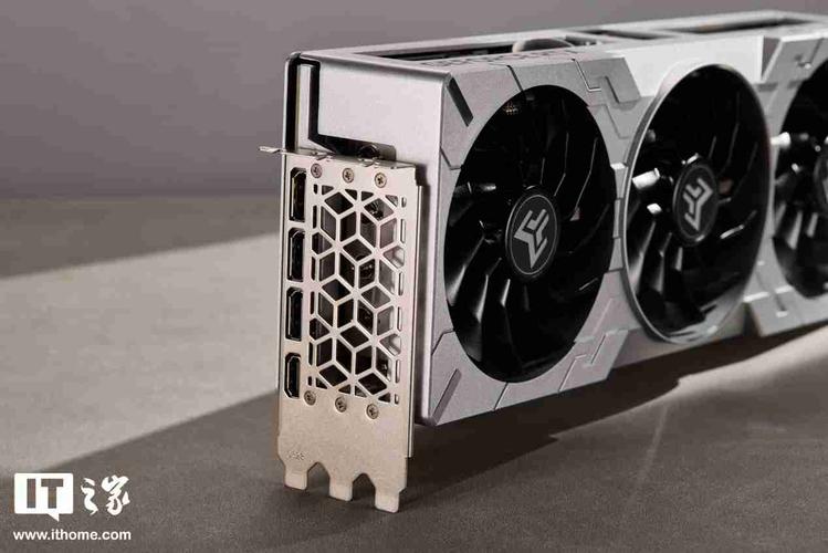 影驰RTX 4080 SUPER金属大师OC vs 蓝宝石RX 7800 XT超白金OC 深度对比