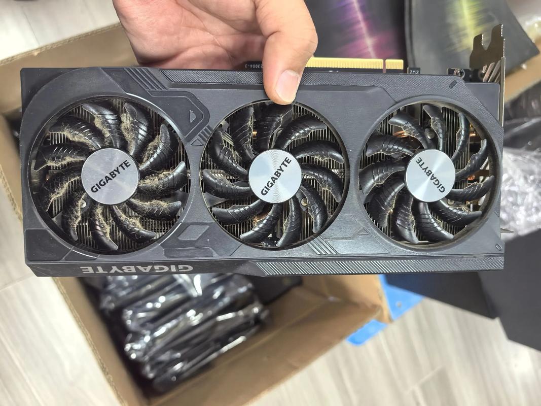 技嘉RTX 4070 Ti SUPER vs 镭风HD6450 深度对比：从发烧旗舰到入门经典