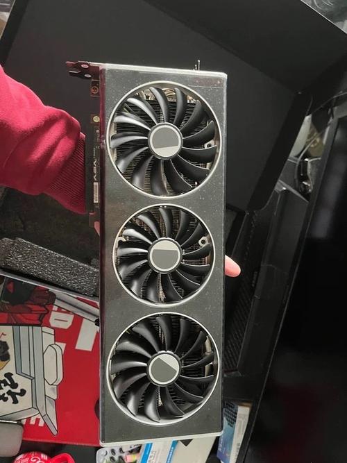 XFX讯景RX 6800 XT海外版V2 vs 微星RTX 5090 VENTUS 3X OC 深度对比