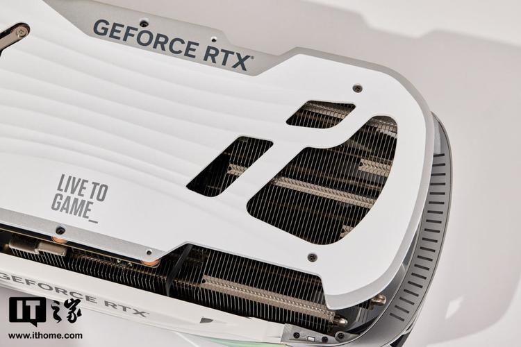 索泰RTX 4090 AMP EXTREME AIRO vs 磐镭RTX 3070Ti 白铠 深度对比
