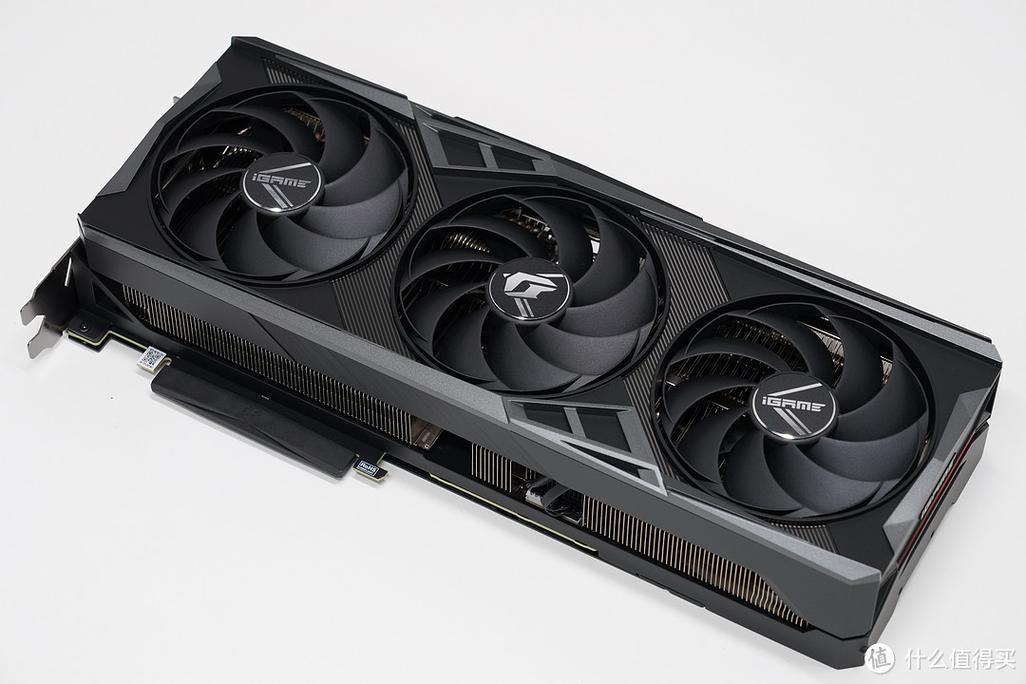 翔升GT 1030 战刀 4G D4 vs 七彩虹iGame RTX 4070 SUPER Vulcan W OC 深度对比