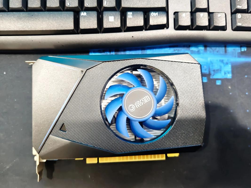 影驰GeForce 7300GT重炮手 vs 耕升GTX 1060 冰魂 深度对比