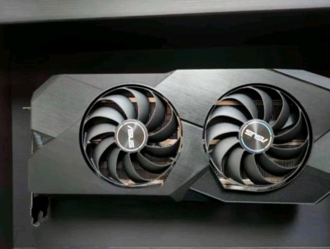 显卡规格对比示意图