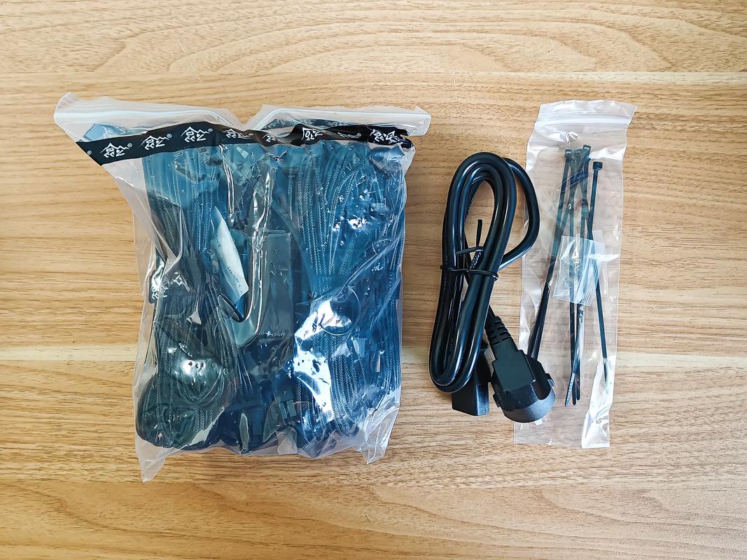 HTPC PC case with cooling fan in build