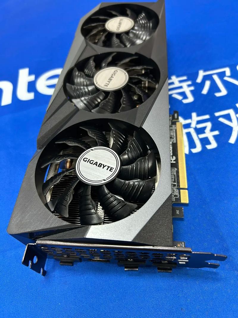 电脑屏幕上显示基准测试软件界面