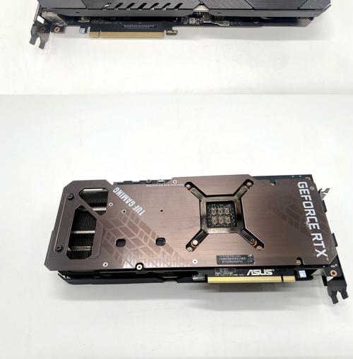 多屏幕办公与内容创作场景