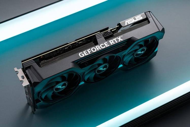 显卡硬件规格对比示意图