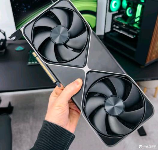RTX 5080 显卡核心与 PCB 细节