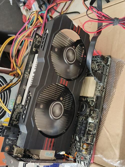 显卡规格对比示意图