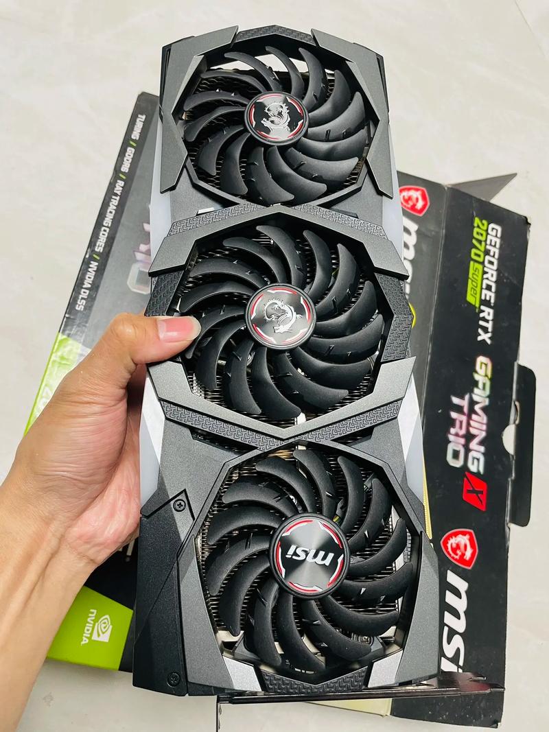 价格标签和硬件对比