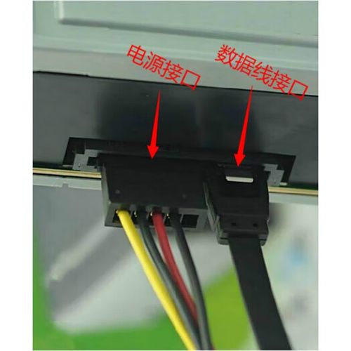 SATA接口和电缆特写，展示连接细节