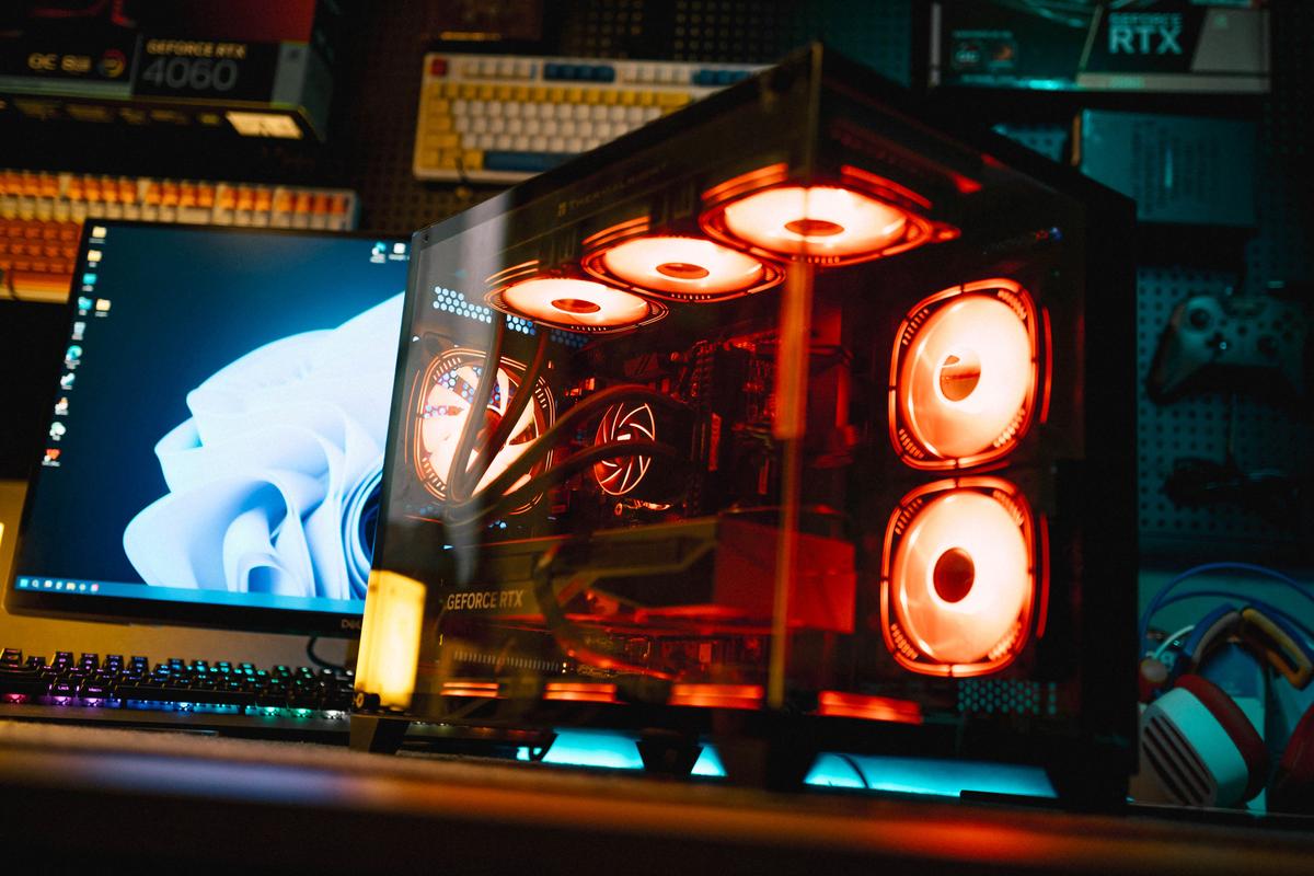 游戏玩家使用高性能电脑