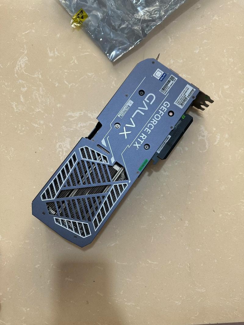 电脑硬件组件对比展示