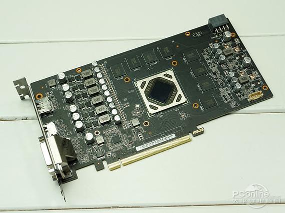 显卡规格对比示意图