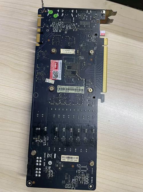 电脑主板上的显卡插槽与硬件组件