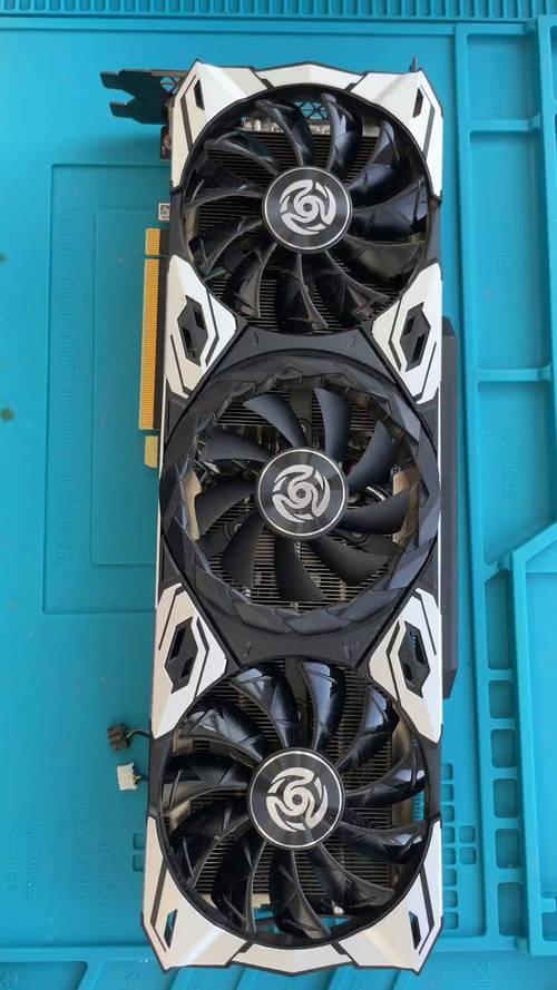 用户在选择电脑硬件组件