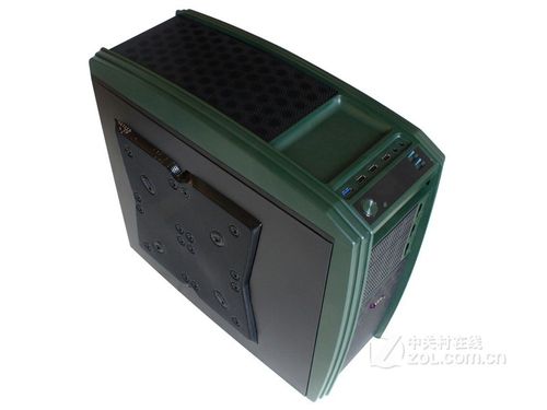 Hardcore gaming PC chassis with mesh panel