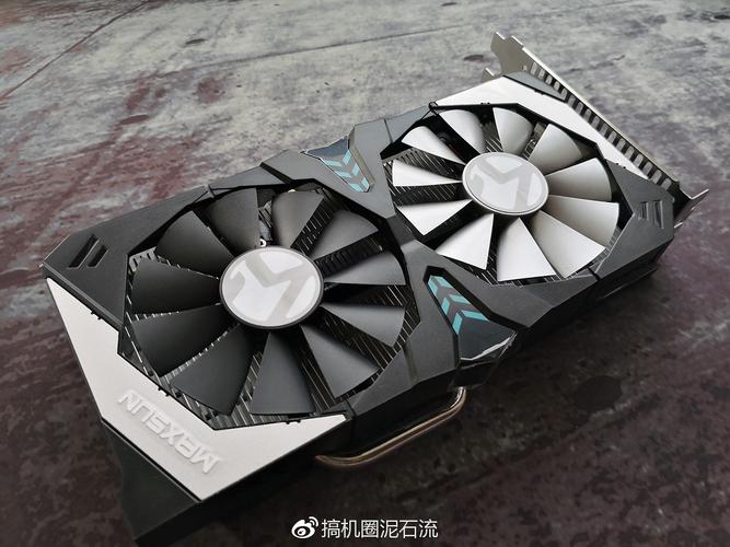 显卡规格对比示意图