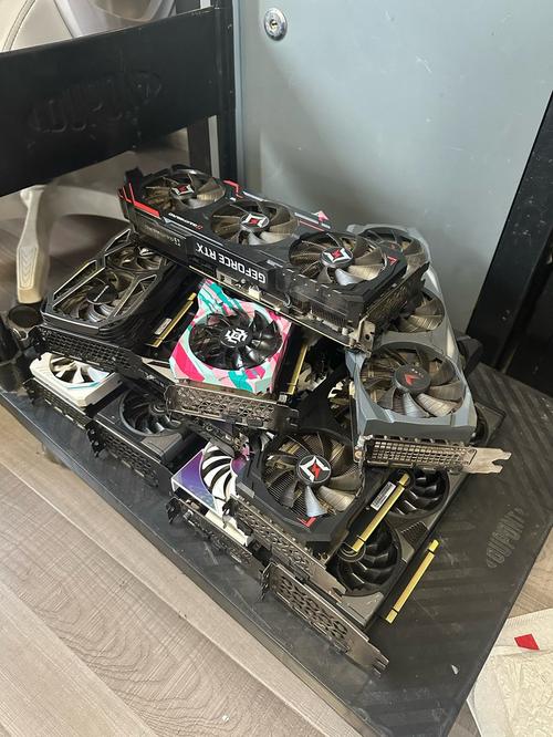 显卡规格对比示意图