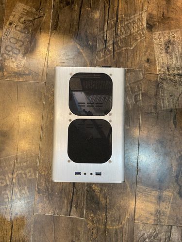 SKTC Q2 玻璃侧透铝质机箱评测：紧凑ITX/uMATX平台的优雅之选