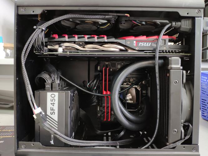 玻璃侧透PC机箱侧面视图