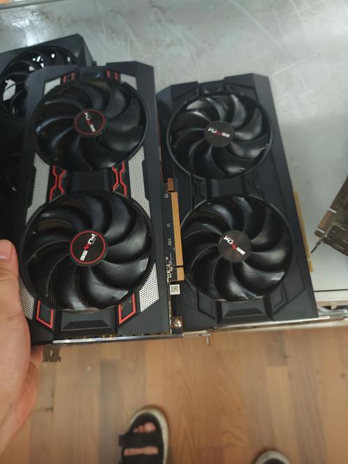 显卡规格对比示意图