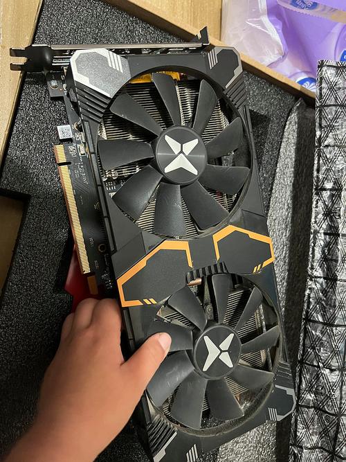 显卡规格对比示意图