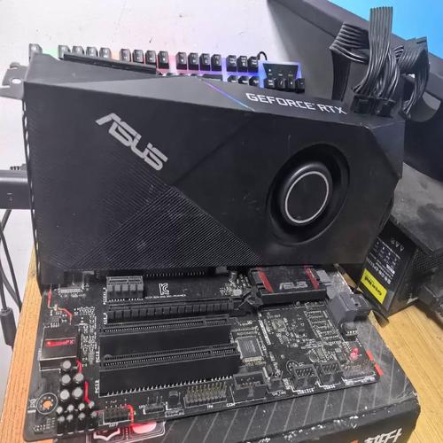 显卡规格对比示意图