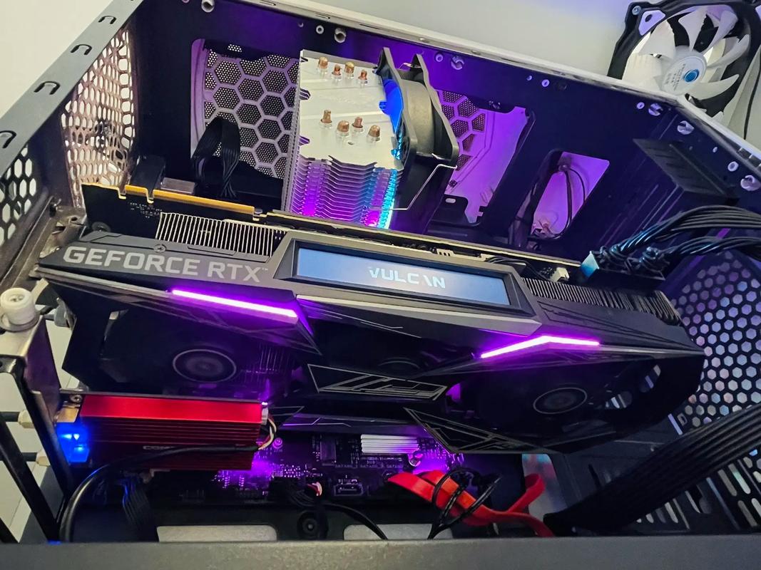 显卡规格对比示意图