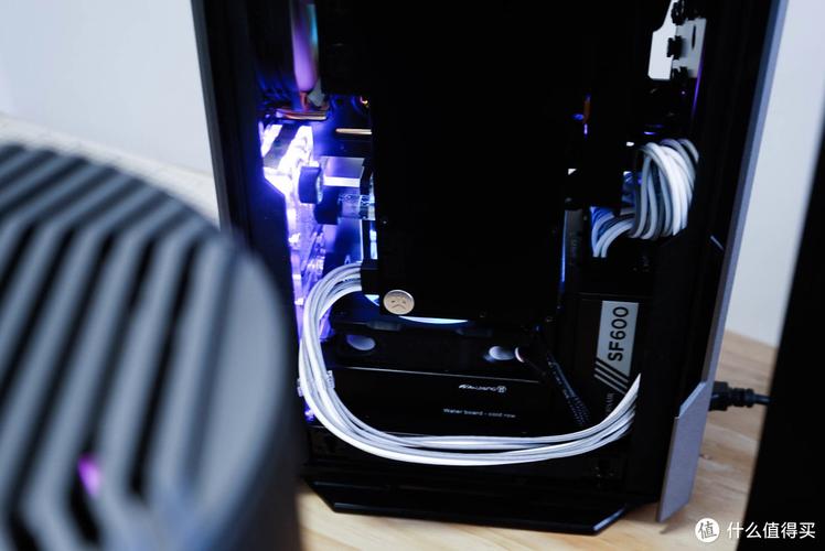 ITX机箱内部冷却系统细节