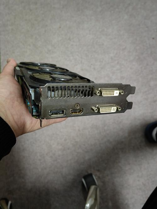 显卡规格对比示意图